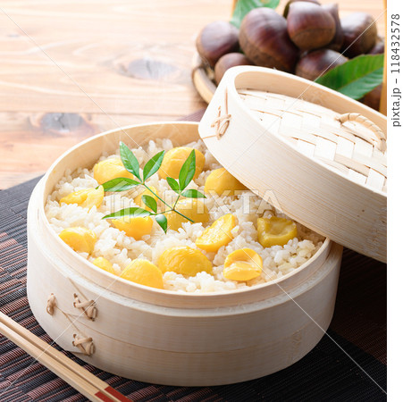 秋の味覚 わっぱに入れた 栗ご飯 秋の味覚 わっぱに入れた 栗ご飯 118432578