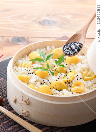 秋の味覚 わっぱに入れた 栗ご飯 秋の味覚 わっぱに入れた 栗ご飯 118432613