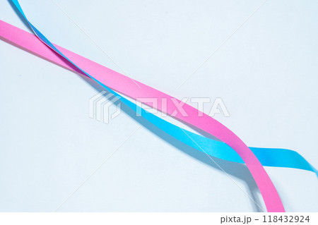 青とピンクのリボン 青とピンクのリボン 118432924