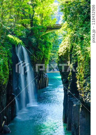 夏の高千穂峡 真名井の滝 宮崎県高千穂町 夏の高千穂峡 真名井の滝 宮崎県高千穂町 118432986