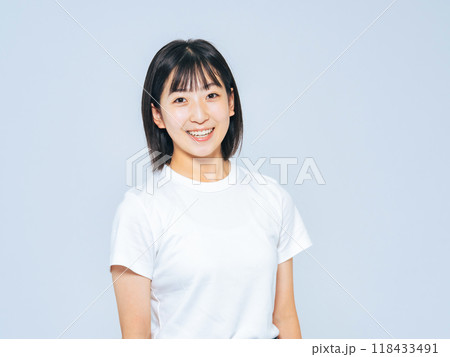 カジュアルな女の子 カジュアルな女の子 118433491