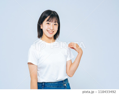 カジュアルな女の子 118433492