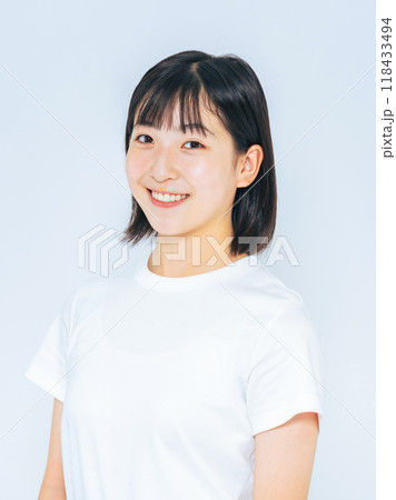 カジュアルな女の子 カジュアルな女の子 118433494