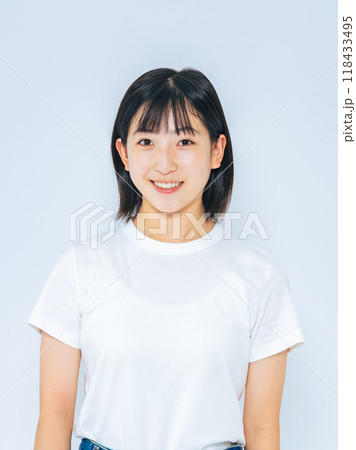 カジュアルな女の子 カジュアルな女の子 118433495