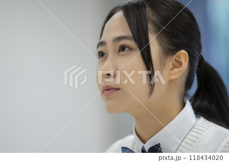 授業を受ける女子高校生　イメージ　撮影協力：有明教育芸術短期大学 118434020