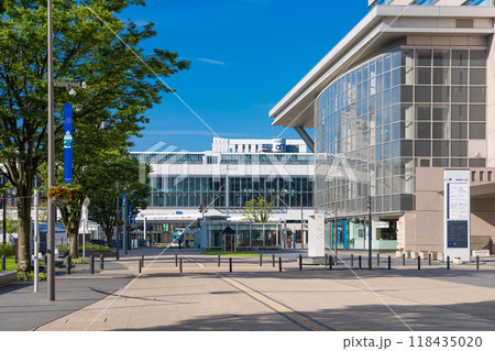 富山駅前の風景 118435020