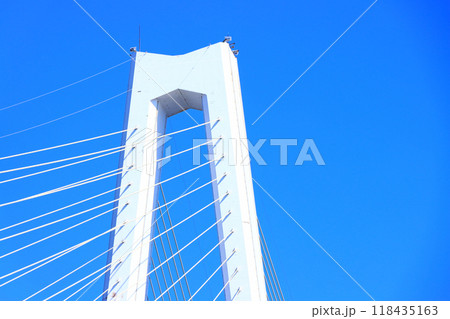 愛知県名古屋市、名古屋港を横断する名港トリトンの風景 愛知県名古屋市、名古屋港を横断する名港トリトンの風景 118435163