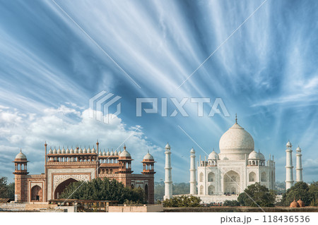 Taj Mahal in Agra, Uttar Pradesh, India. Seven world wonders. Fabulous Taj mahal travel concept. indian islamic heritage at sunny day 118436536