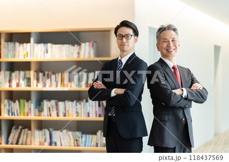 ビジネスマン　ポートレート 118437569