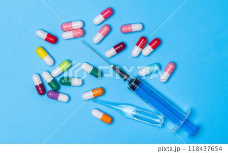 syringe with ampoule and capsules 118437654