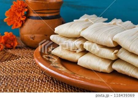 メキシコ料理 タマレスとアトーレ 死者の日のイメージで メキシコ料理 タマレスとアトーレ 死者の日のイメージで 118439369