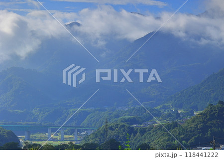 雲を纏う山々と鳥沢橋梁を渡る中央本線 雲を纏う山々と鳥沢橋梁を渡る中央本線 118441222