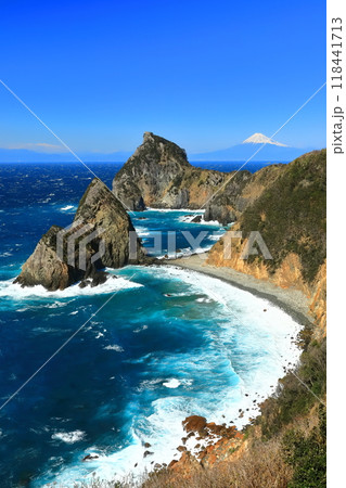 【静岡県】快晴の千貫門と富士山 118441713