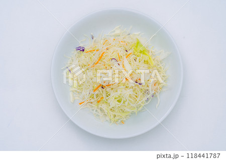 お皿に盛られたカット野菜 お皿に盛られたカット野菜 118441787