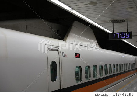 通う 通勤 鉄道駅 118442399