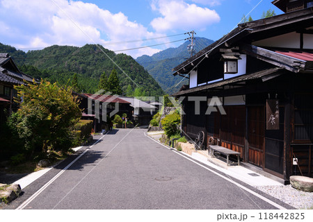古い町並みが再現された妻籠宿 古い町並みが再現された妻籠宿 118442825