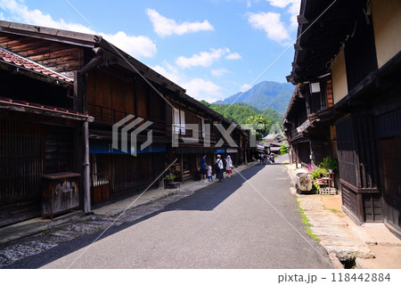 古い町並みが再現された妻籠宿 古い町並みが再現された妻籠宿 118442884