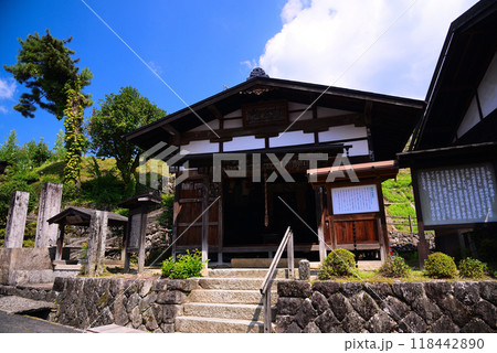 古い町並みが再現された妻籠宿 118442890
