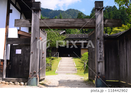古い町並みが再現された妻籠宿 118442902