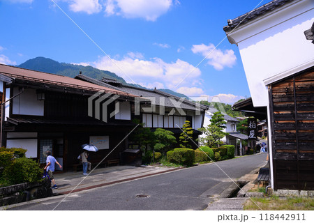 古い町並みが再現された妻籠宿 118442911