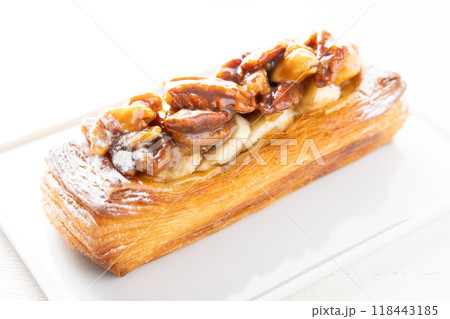おいしいバナナとクルミのデニッシュ おいしいバナナとクルミのデニッシュ 118443185