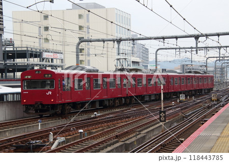 姫路駅に到着し回送列車となる播但線103系電車 118443785