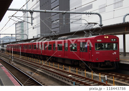 姫路駅に到着し回送列車となる播但線103系電車 118443786