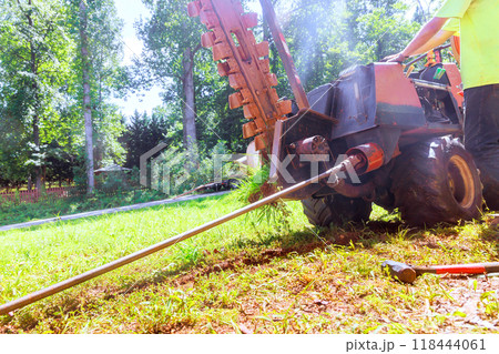 Using horizontal directional drilling machine to lay trenchless communications fiber optics before installing an underground cable Using horizontal directional drilling machine to lay trenchless communications fiber optics before installing an underground cable 118444061