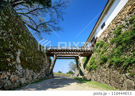彦根市、国宝彦根城の天秤櫓と廊下橋 彦根市、国宝彦根城の天秤櫓と廊下橋 118444653