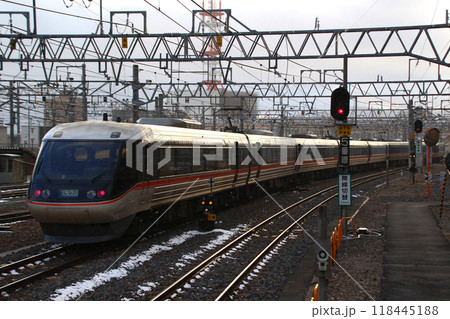 長野駅を発車する篠ノ井線特急ワイドビューしなの号(383系電車:名古屋行) 長野駅を発車する篠ノ井線特急ワイドビューしなの号(383系電車:名古屋行) 118445188