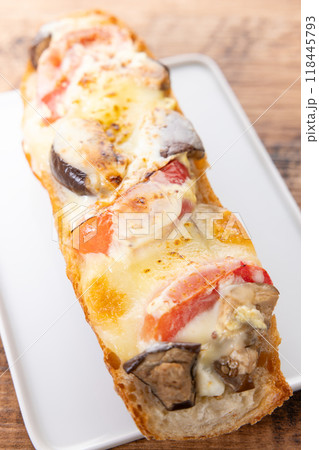 美味しいトマトとナスのタルティーヌ 美味しいトマトとナスのタルティーヌ 118445793