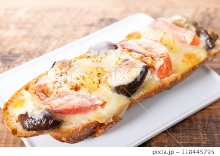 美味しいトマトとナスのタルティーヌ 美味しいトマトとナスのタルティーヌ 118445795