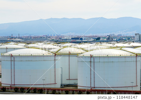 Many large round white reservoirs of chemical products in the port industrial terminal Many large round white reservoirs of chemical products in the port industrial terminal 118448147