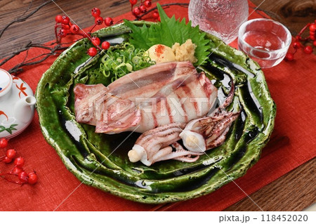 スルメイカのイカ焼き。するめいか、シーフード、海鮮料理 スルメイカのイカ焼き。するめいか、シーフード、海鮮料理 118452020