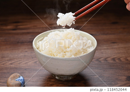注）湯気は合成です。ご飯、米飯、お茶碗、白米、お箸。 118452044