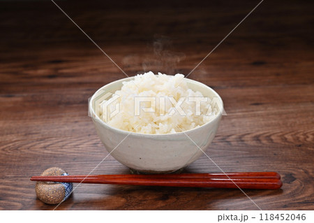 注）湯気は合成です。ご飯、米飯、お茶碗、白米、お箸。 118452046