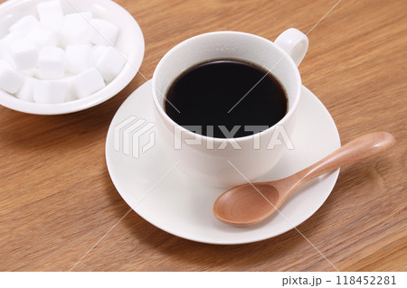 ホットコーヒーと角砂糖 ホットコーヒーと角砂糖 118452281