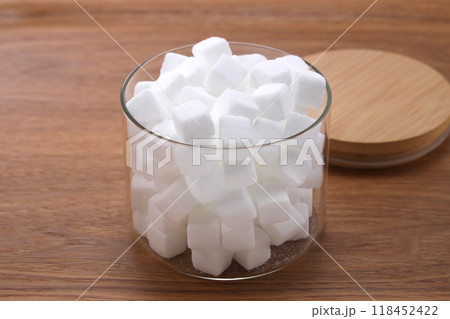 透明容器に入った角砂糖 透明容器に入った角砂糖 118452422