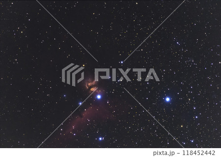 冬の天体写真 オリオン座三ツ星の燃える木星雲と馬頭星雲 冬の天体写真 オリオン座三ツ星の燃える木星雲と馬頭星雲 118452442