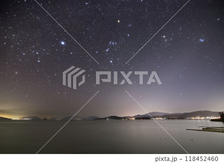 瀬戸内の冬の星景　オリオン座とおうし座 118452460
