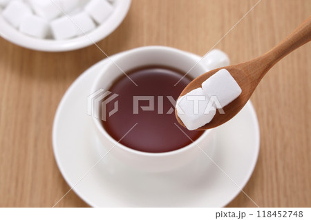 紅茶と角砂糖 118452748