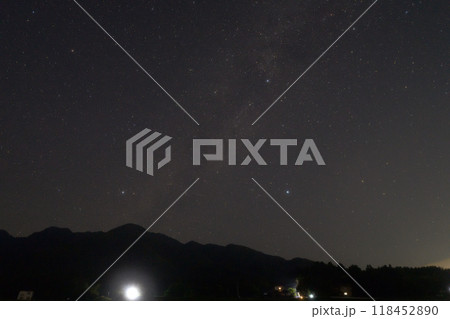 北杜市白州町、西の山際まで降りて来た夏の大三角 北杜市白州町、西の山際まで降りて来た夏の大三角 118452890