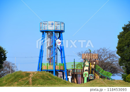 展望台・複合遊具 真夏の風景 展望台・複合遊具 真夏の風景 118453093