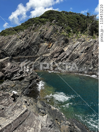 Near the Father Sidotti Landing Monument in Yakushima JAPAN, there is a beach where you can enjoy the magnificent terrain, geological formations and huge rocks. 118453210