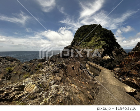 Near the Father Sidotti Landing Monument in Yakushima JAPAN, there is a beach where you can enjoy the magnificent terrain, geological formations and huge rocks. 118453216