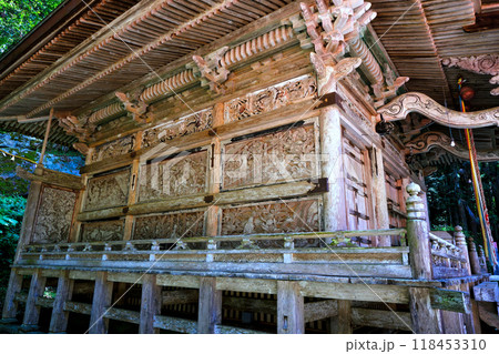 本殿脇の彫刻 118453310