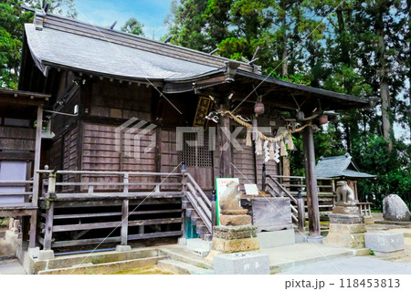 多賀神社拝殿(左) 多賀神社拝殿(左) 118453813