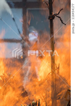 広島・護国神社・どんと焼き 118454177