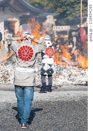 広島・護国神社・どんと焼き 118454193