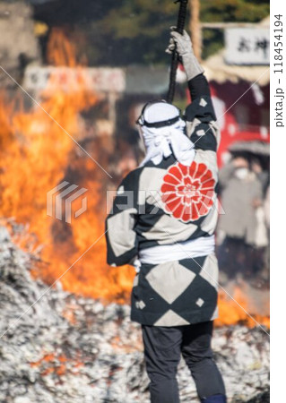 広島・護国神社・どんと焼き 118454194